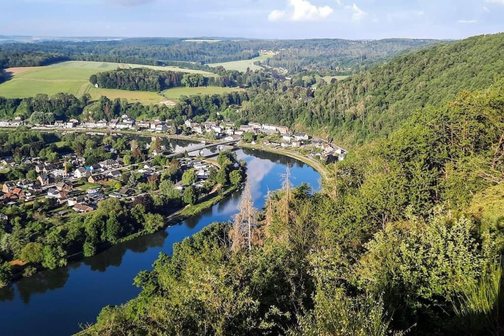 Gite: A La Courbe Du Fleuve Godinne エクステリア 写真